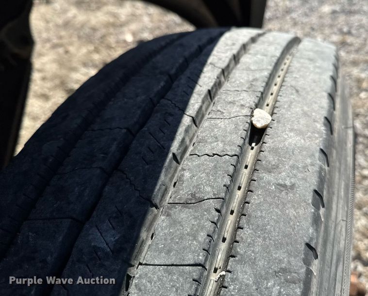 image for item DX1429 2007 Sterling A9500 semi truck