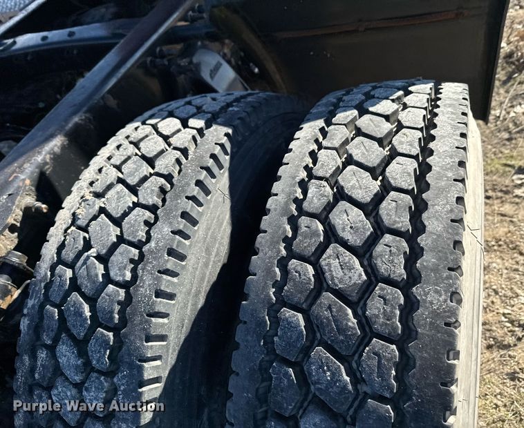 image for item DX1429 2007 Sterling A9500 semi truck