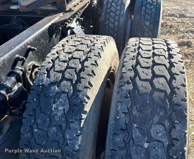 image for item DX1429 2007 Sterling A9500 semi truck