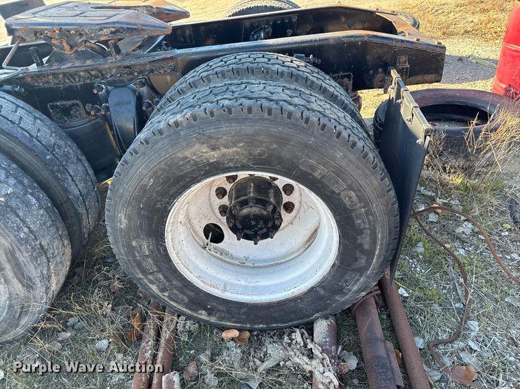 image for item DX1429 2007 Sterling A9500 semi truck