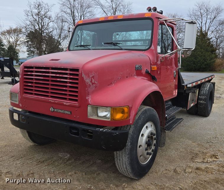 image for item DX1616 2000 International 4900 flatbed truck