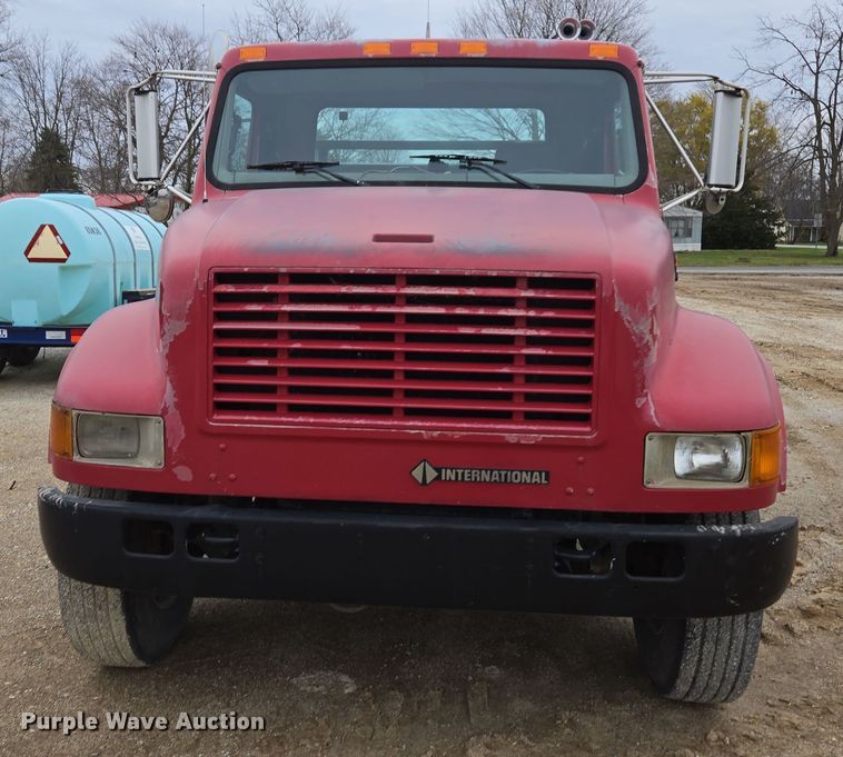 image for item DX1616 2000 International 4900 flatbed truck