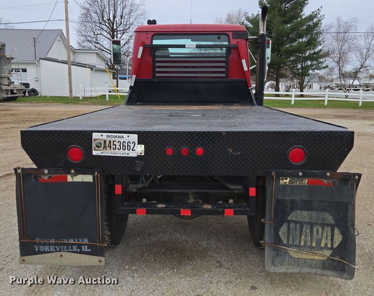 image for item DX1616 2000 International 4900 flatbed truck