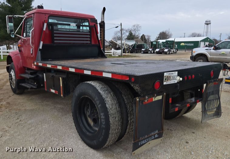 image for item DX1616 2000 International 4900 flatbed truck