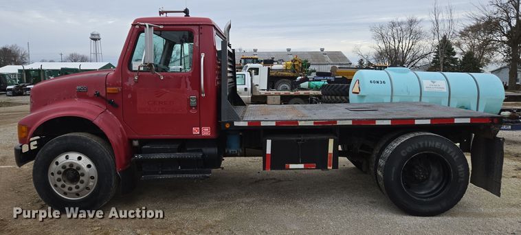 image for item DX1616 2000 International 4900 flatbed truck