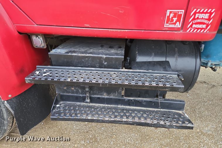 image for item DX1616 2000 International 4900 flatbed truck