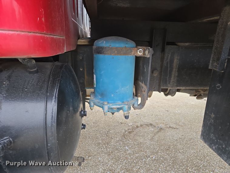 image for item DX1616 2000 International 4900 flatbed truck