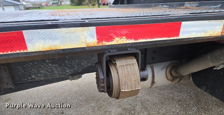 image for item DX1616 2000 International 4900 flatbed truck