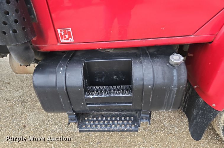 image for item DX1616 2000 International 4900 flatbed truck