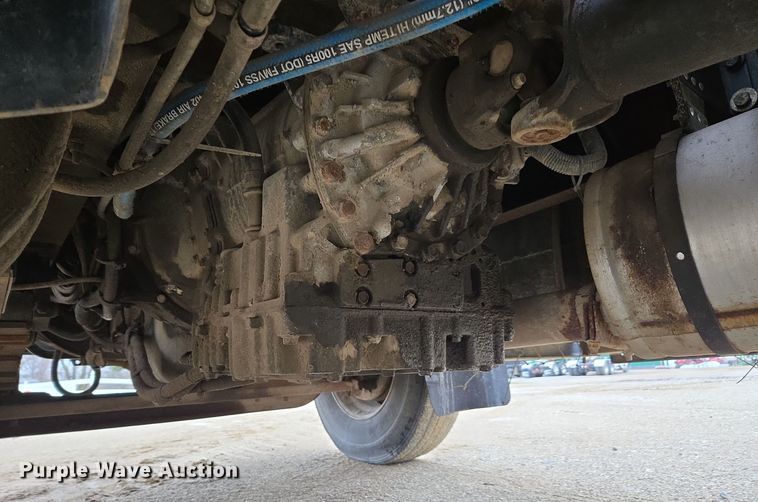 image for item DX1616 2000 International 4900 flatbed truck