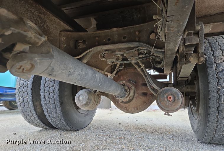 image for item DX1616 2000 International 4900 flatbed truck