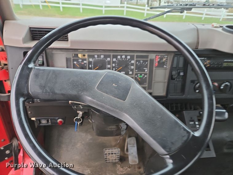 image for item DX1616 2000 International 4900 flatbed truck