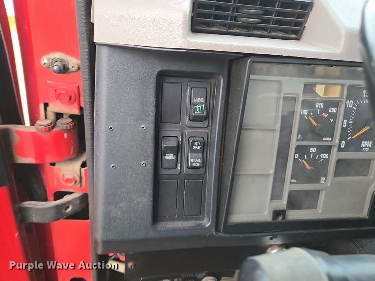 image for item DX1616 2000 International 4900 flatbed truck