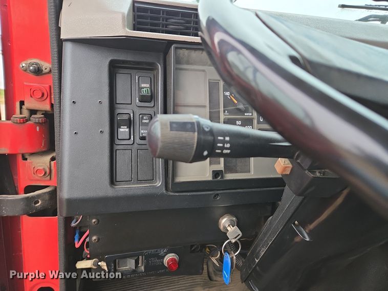 image for item DX1616 2000 International 4900 flatbed truck