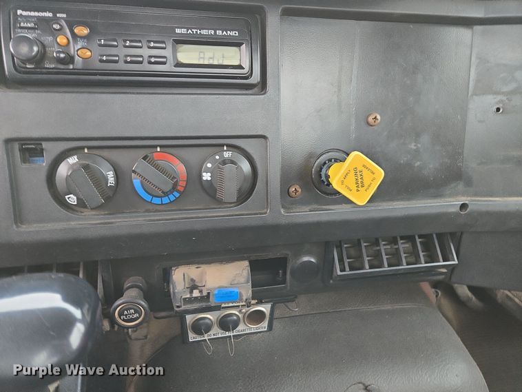 image for item DX1616 2000 International 4900 flatbed truck