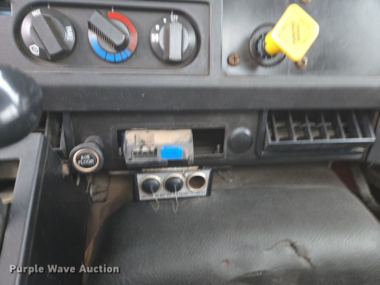 image for item DX1616 2000 International 4900 flatbed truck