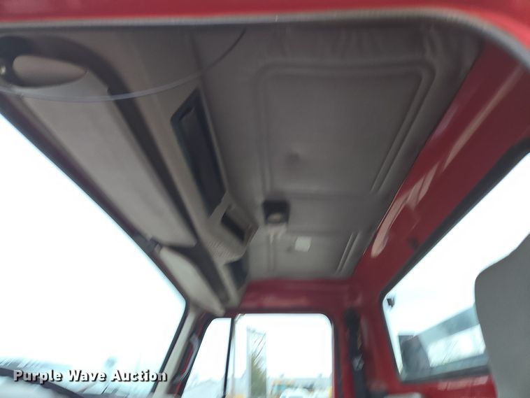 image for item DX1616 2000 International 4900 flatbed truck