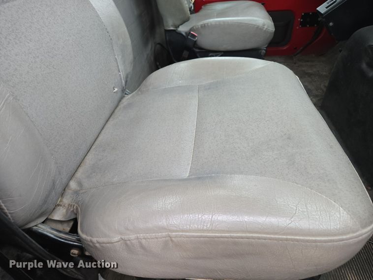 image for item DX1616 2000 International 4900 flatbed truck