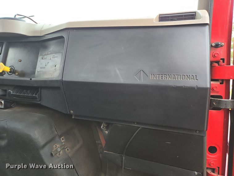 image for item DX1616 2000 International 4900 flatbed truck