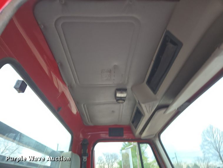 image for item DX1616 2000 International 4900 flatbed truck