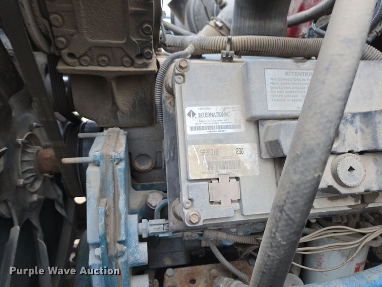 image for item DX1616 2000 International 4900 flatbed truck