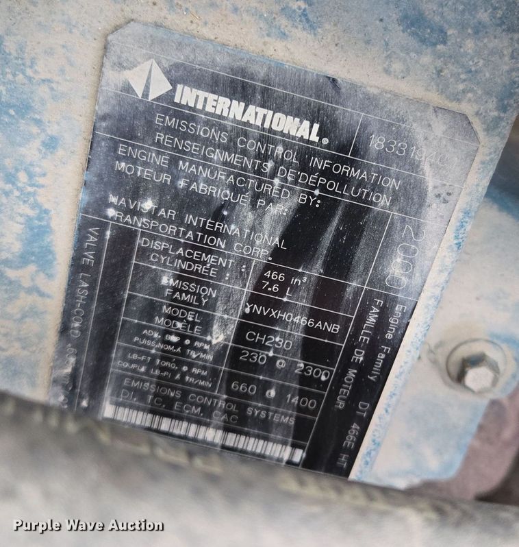 image for item DX1616 2000 International 4900 flatbed truck