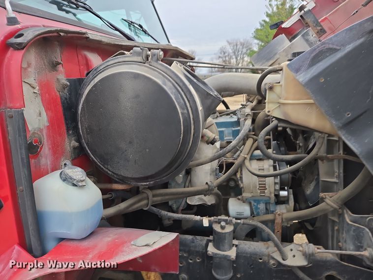 image for item DX1616 2000 International 4900 flatbed truck