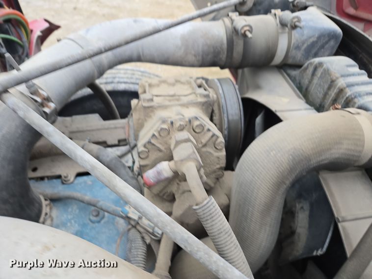 image for item DX1616 2000 International 4900 flatbed truck