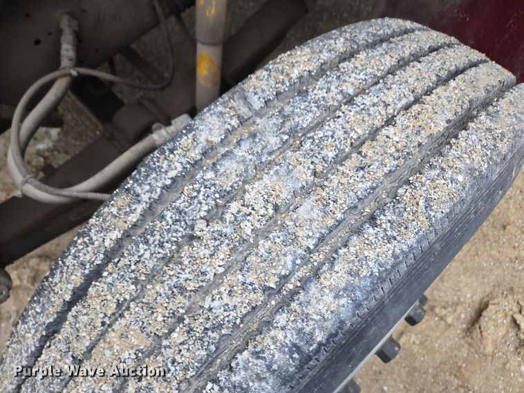 image for item DX1616 2000 International 4900 flatbed truck