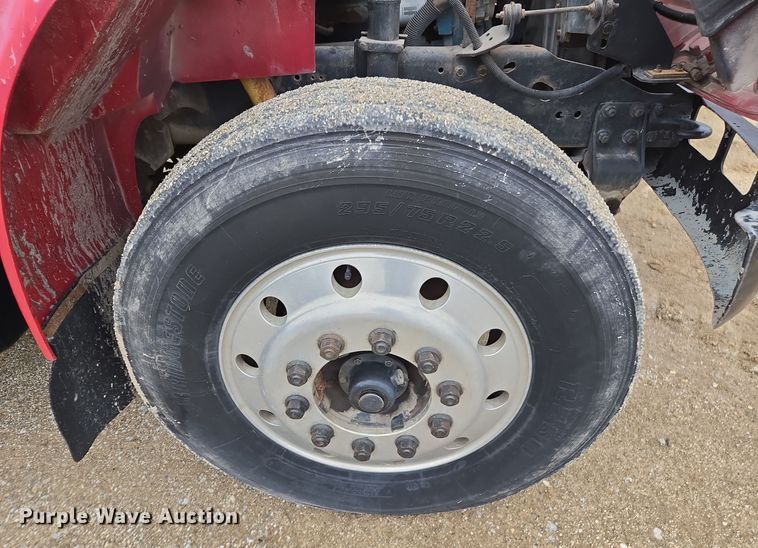 image for item DX1616 2000 International 4900 flatbed truck