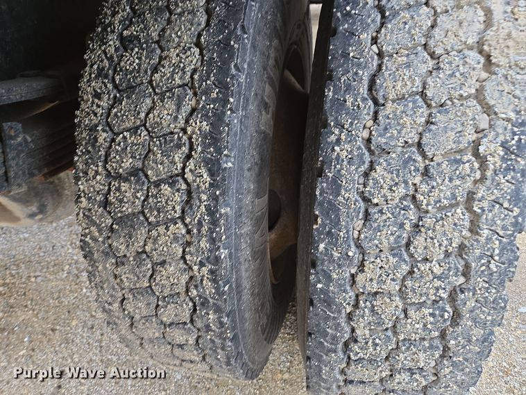 image for item DX1616 2000 International 4900 flatbed truck