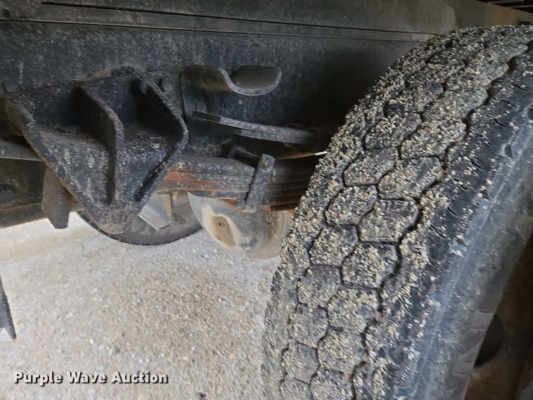 image for item DX1616 2000 International 4900 flatbed truck