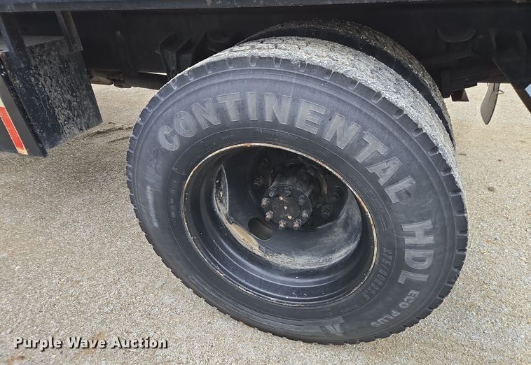 image for item DX1616 2000 International 4900 flatbed truck