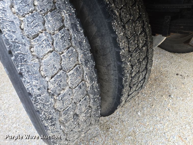 image for item DX1616 2000 International 4900 flatbed truck