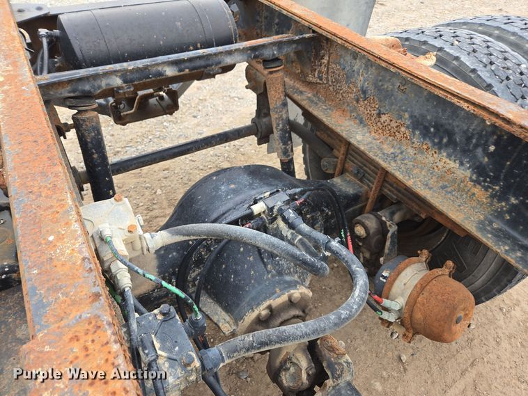 image for item DX1623 1994 GMC Top Kick truck cab and chassis