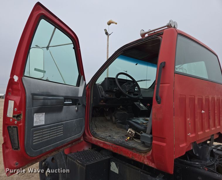 image for item DX1623 1994 GMC Top Kick truck cab and chassis