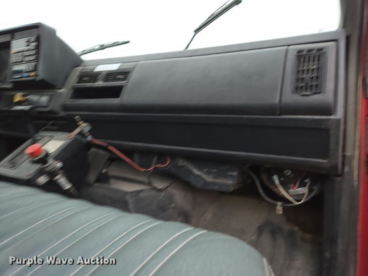 image for item DX1623 1994 GMC Top Kick truck cab and chassis