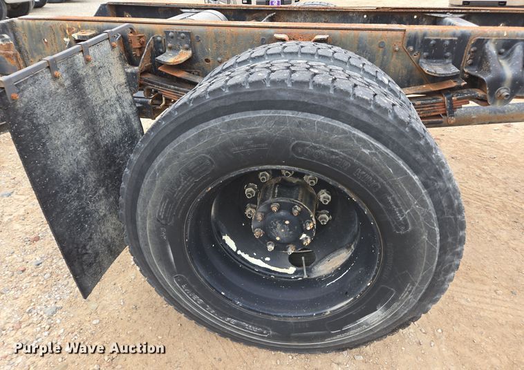 image for item DX1623 1994 GMC Top Kick truck cab and chassis