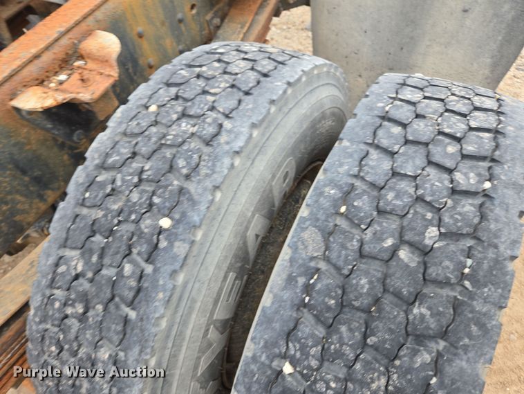 image for item DX1623 1994 GMC Top Kick truck cab and chassis