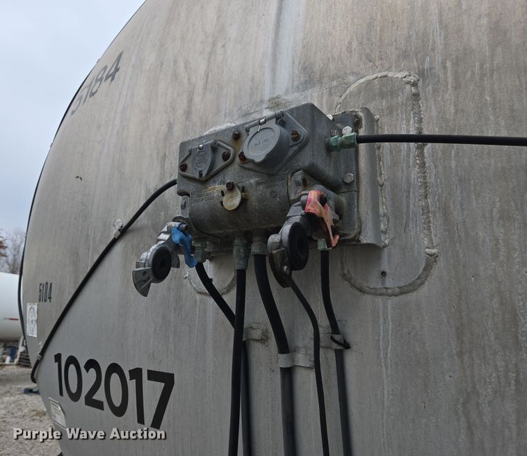 image for item DX1628 1984 Custom Trailers tank trailer