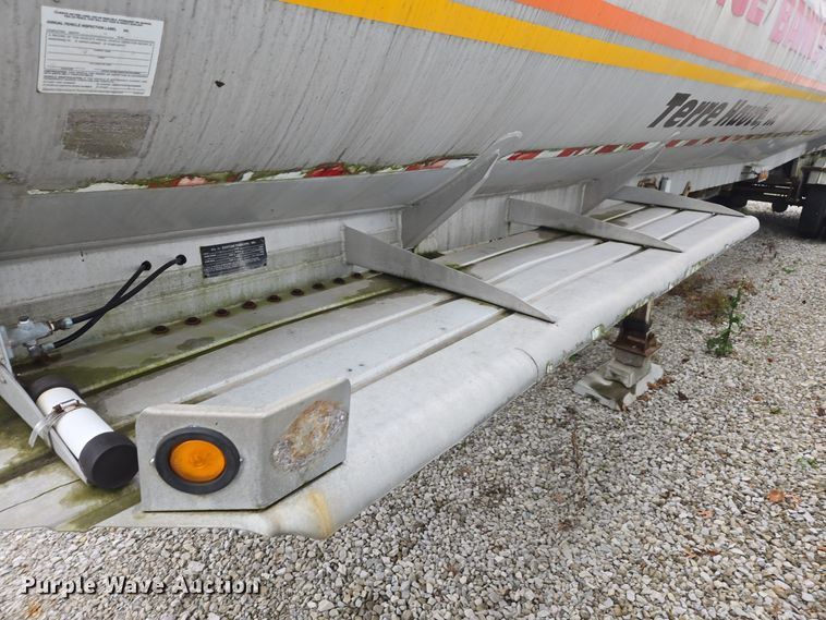 image for item DX1628 1984 Custom Trailers tank trailer