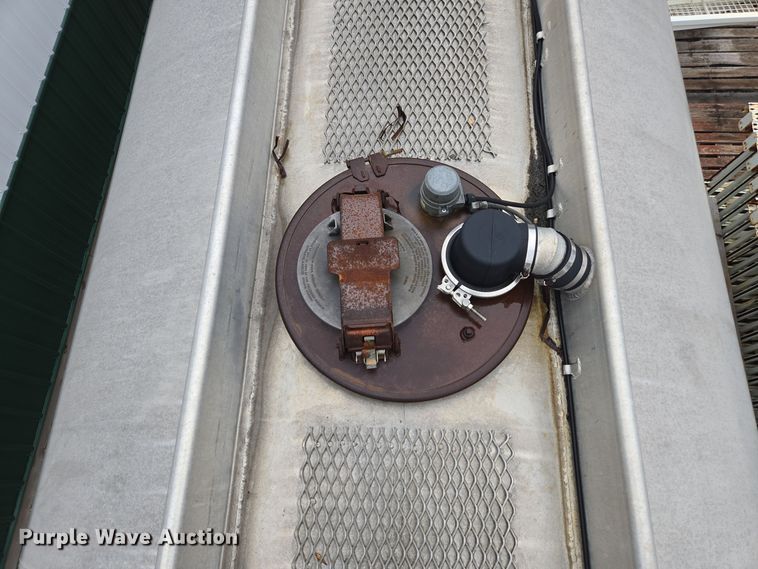 image for item DX1628 1984 Custom Trailers tank trailer