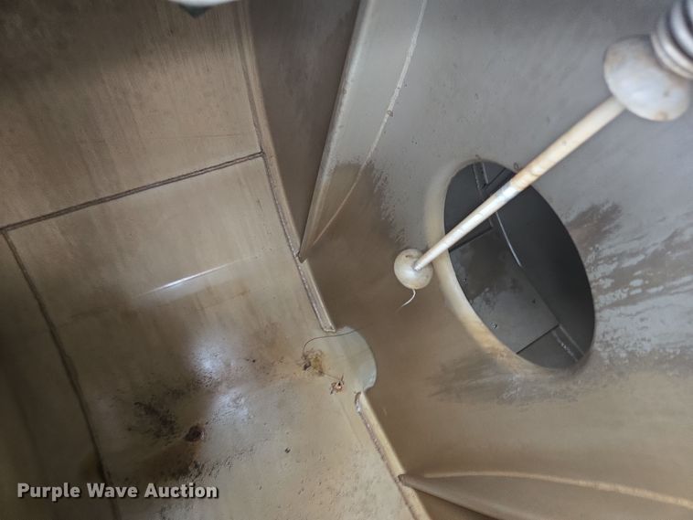 image for item DX1628 1984 Custom Trailers tank trailer