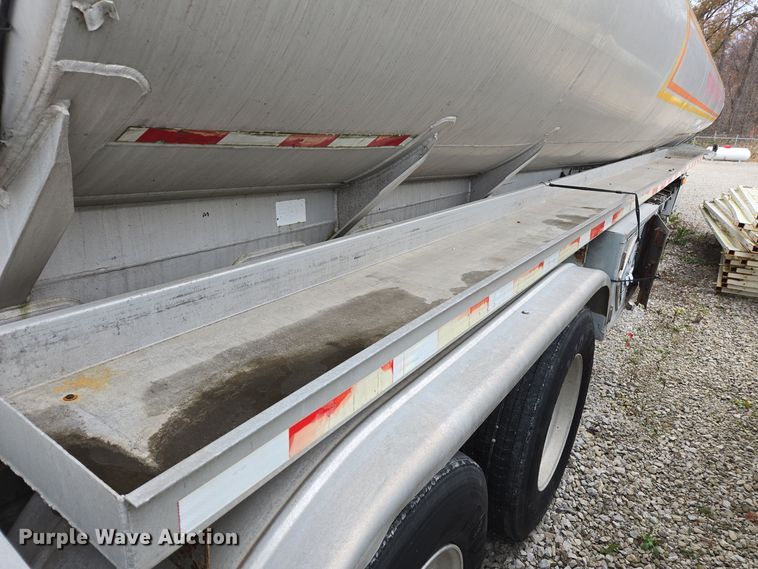 image for item DX1628 1984 Custom Trailers tank trailer