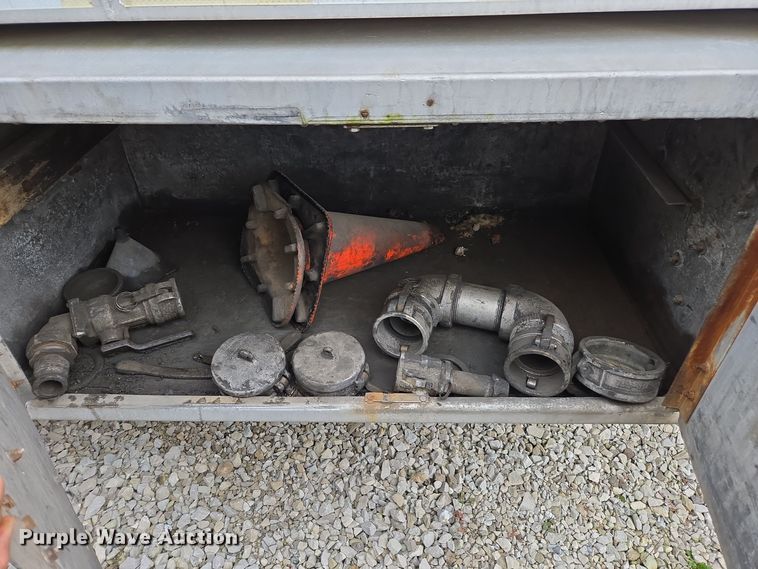 image for item DX1628 1984 Custom Trailers tank trailer