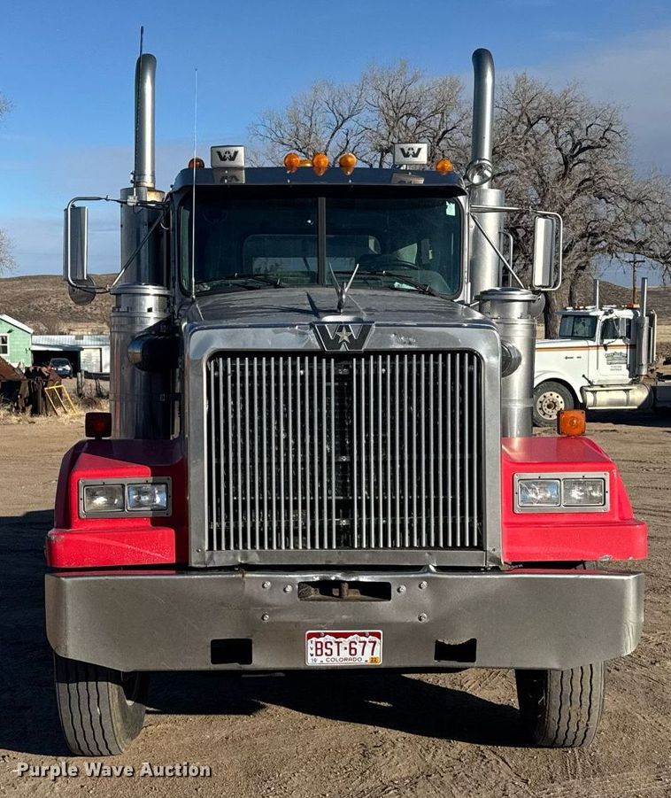image for item DX3942 1998 Western Star 4964F semi truck