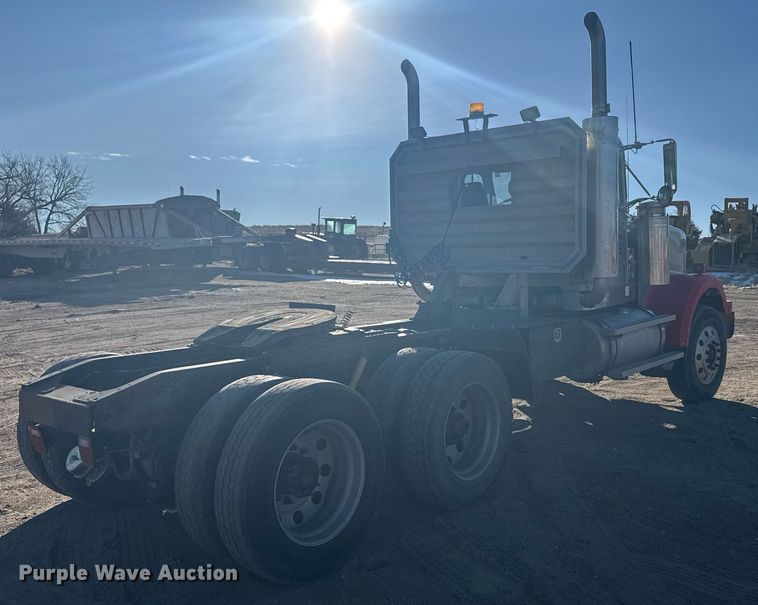 image for item DX3942 1998 Western Star 4964F semi truck