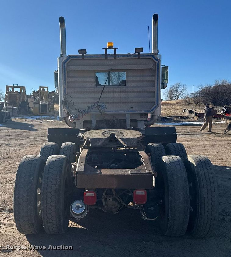 image for item DX3942 1998 Western Star 4964F semi truck