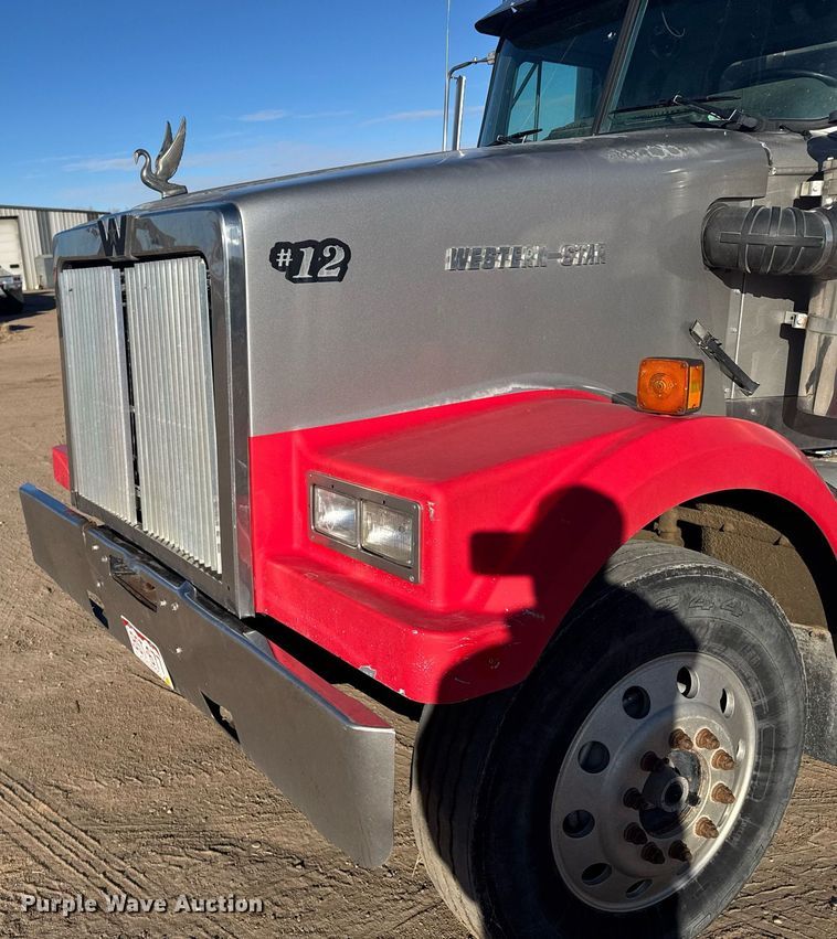 image for item DX3942 1998 Western Star 4964F semi truck