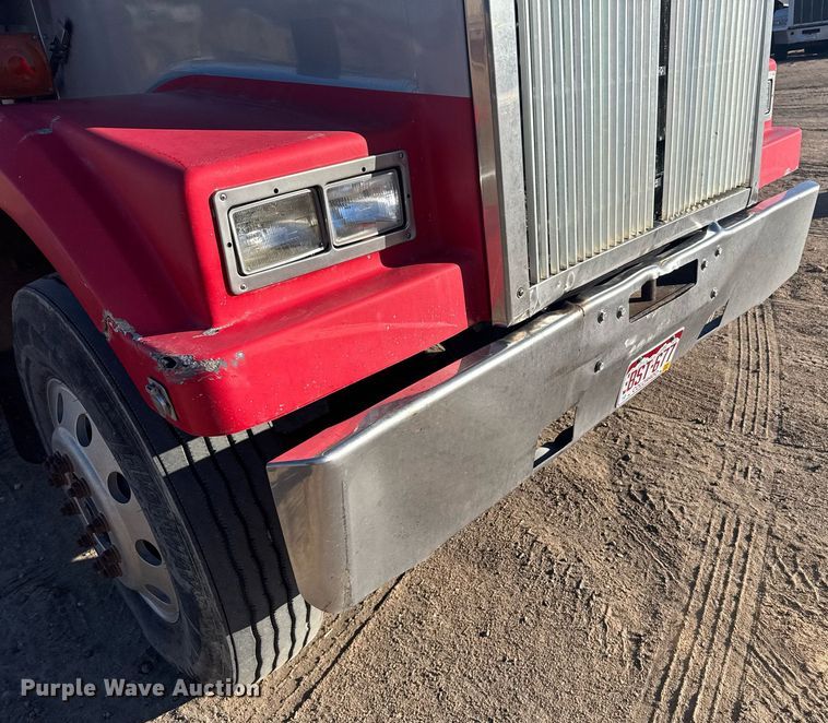 image for item DX3942 1998 Western Star 4964F semi truck